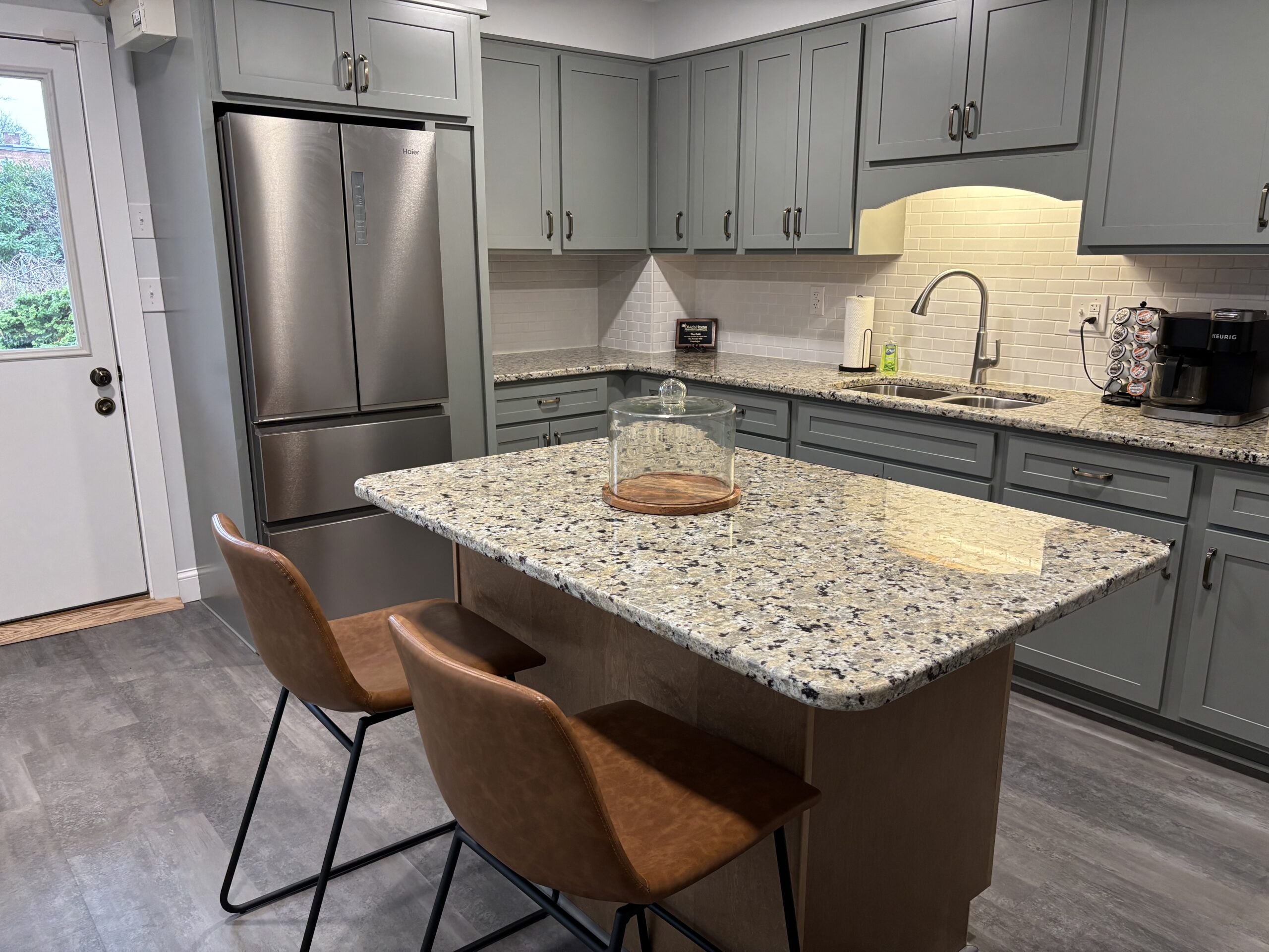 The Powdermill Foundation Café We know that if there is one room in every home that brings people together, it’s the kitchen! There is comfort in sipping on a mug of hot coffee and sharing a freshly baked cookie with those who support you, and nowhere is that sense of community and healing more important than at Olivia’s House. With a gift from The Powdermill Foundation, we were able to create “The Powdermill Foundation Café,” a space where adults, teens, and children alike can gather and feel like they are with family. And they are – their Olivia’s House family!